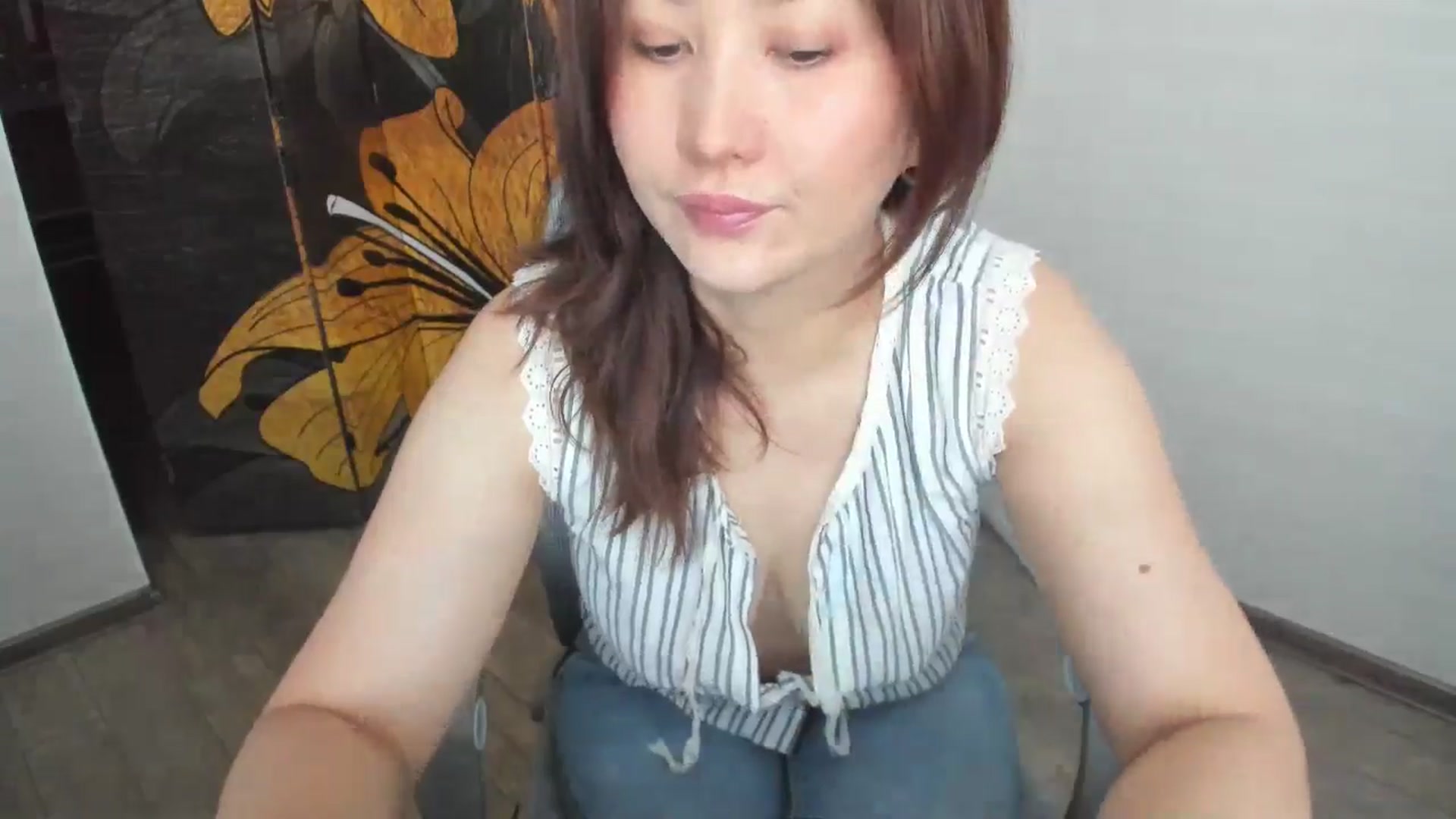 Gallery image thumbnail from Elfleurit's myfreecams stream on, 07/14/2024, 24:06 image 2 of 20