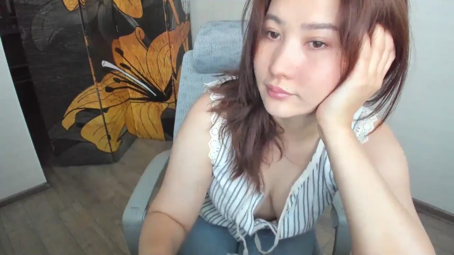 Gallery image thumbnail from Elfleurit's myfreecams stream on, 07/14/2024, 24:06 image 3 of 20