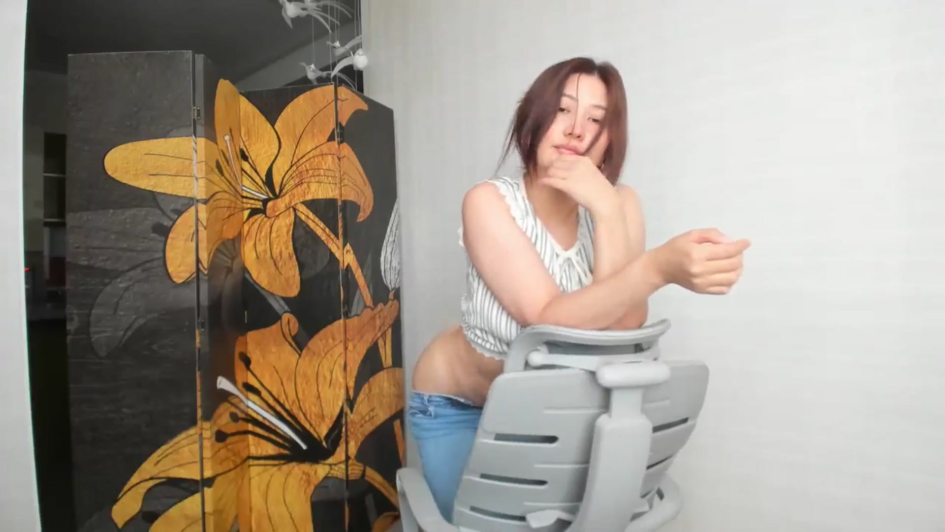 Gallery image thumbnail from Elfleurit's myfreecams stream on, 07/14/2024, 01:03 image 20 of 20