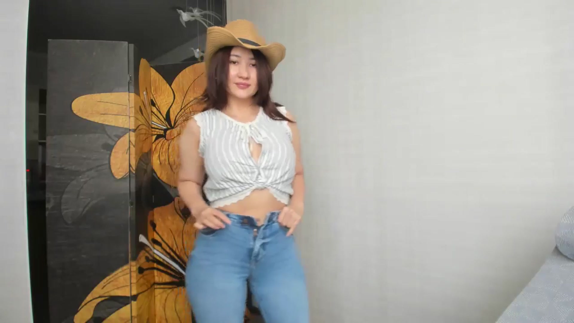 Gallery image thumbnail from Elfleurit's myfreecams stream on, 07/14/2024, 02:17 image 11 of 20