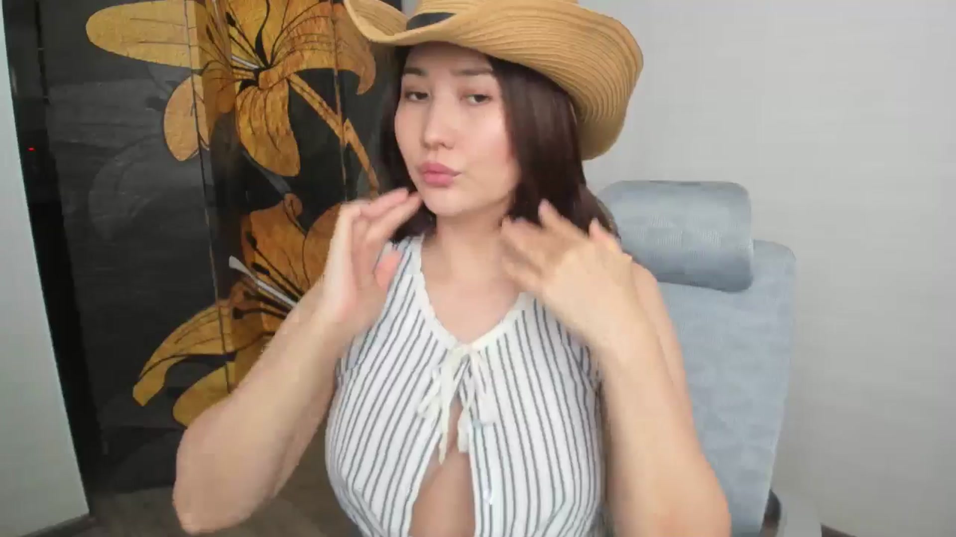 Gallery image thumbnail from Elfleurit's myfreecams stream on, 07/14/2024, 02:17 image 17 of 20
