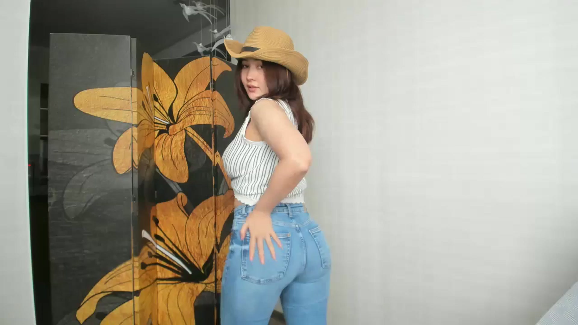 Gallery image thumbnail from Elfleurit's myfreecams stream on, 07/14/2024, 02:17 image 15 of 20
