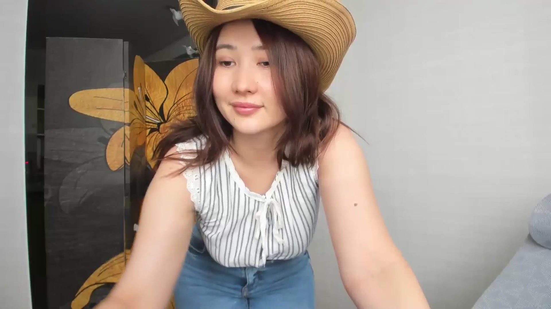 Gallery image thumbnail from Elfleurit's myfreecams stream on, 07/14/2024, 02:17 image 8 of 20