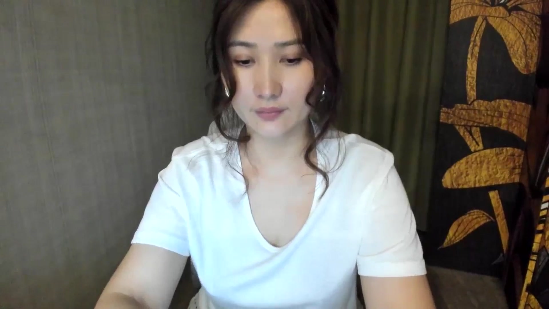 Gallery image thumbnail from Elfleurit's myfreecams stream on, 07/17/2024, 17:46 image 17 of 20
