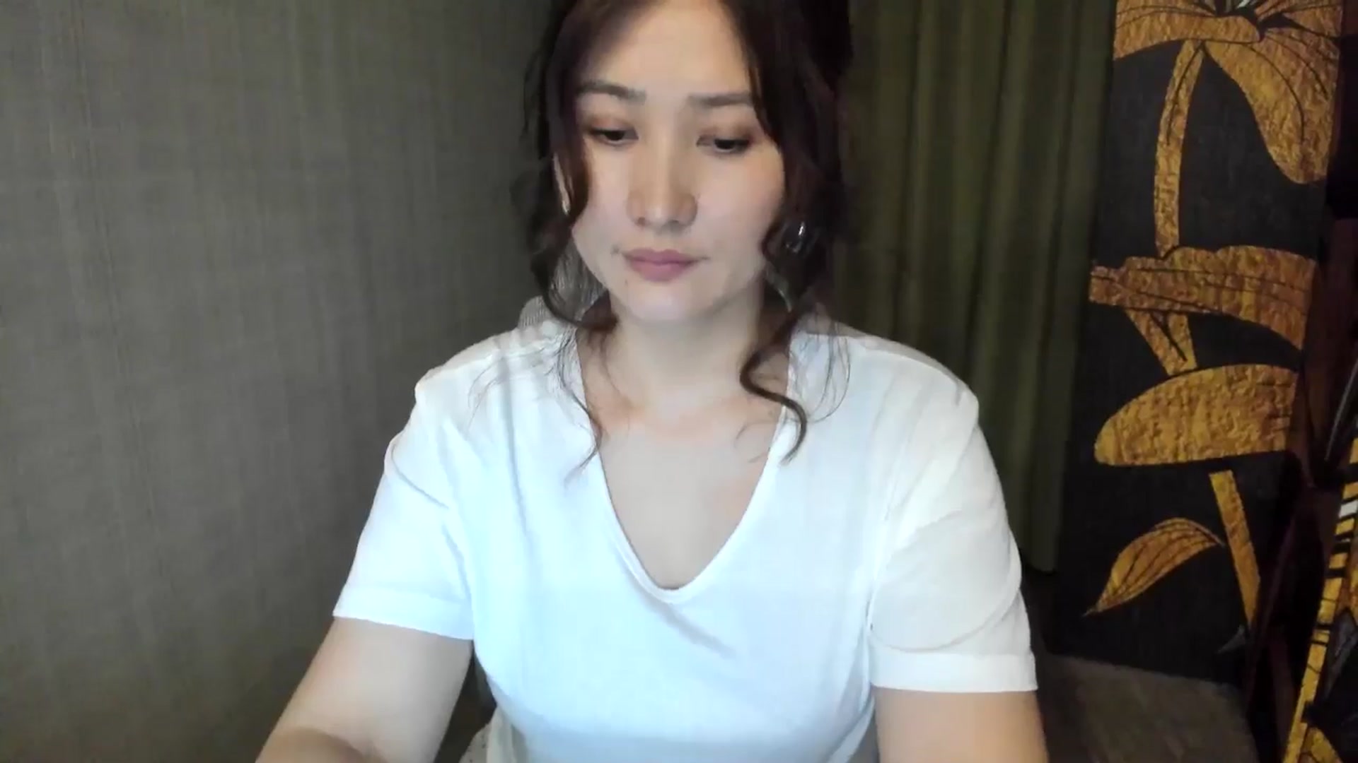 Gallery image thumbnail from Elfleurit's myfreecams stream on, 07/17/2024, 17:46 image 16 of 20