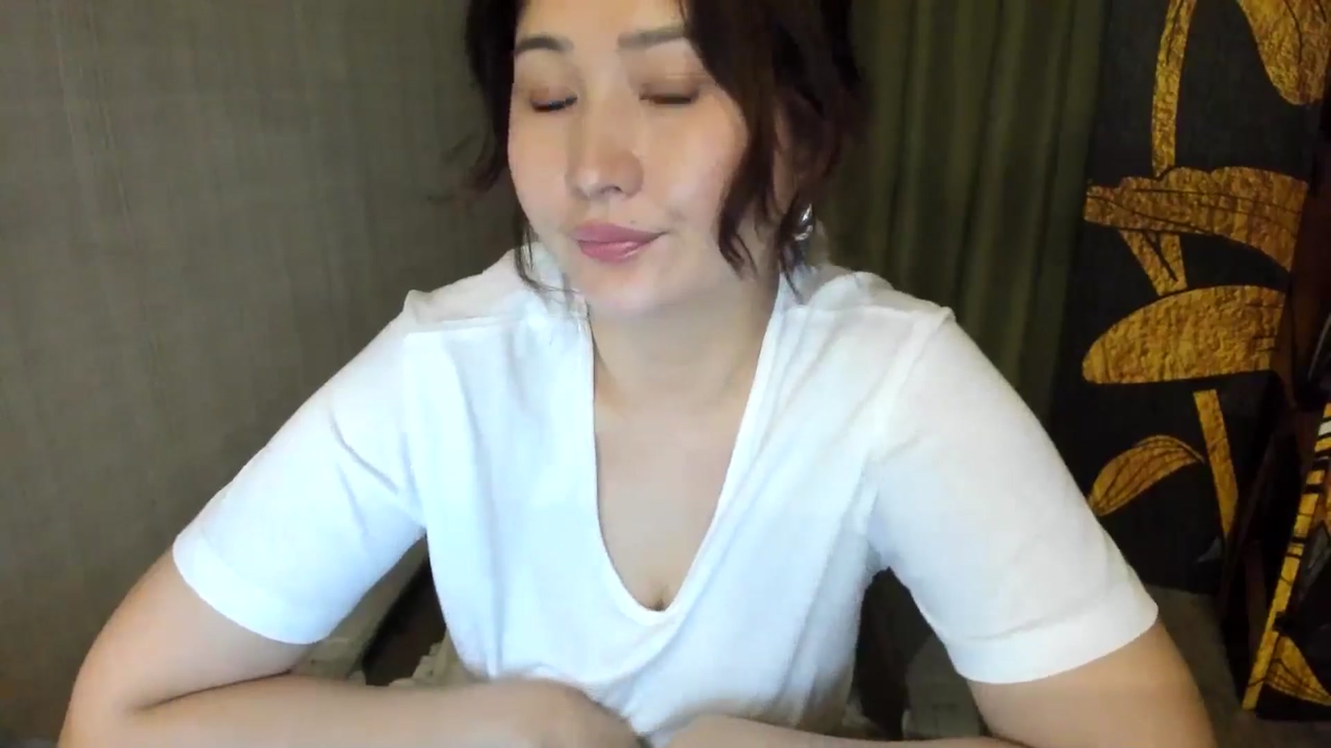Gallery image thumbnail from Elfleurit's myfreecams stream on, 07/17/2024, 18:59 image 5 of 20