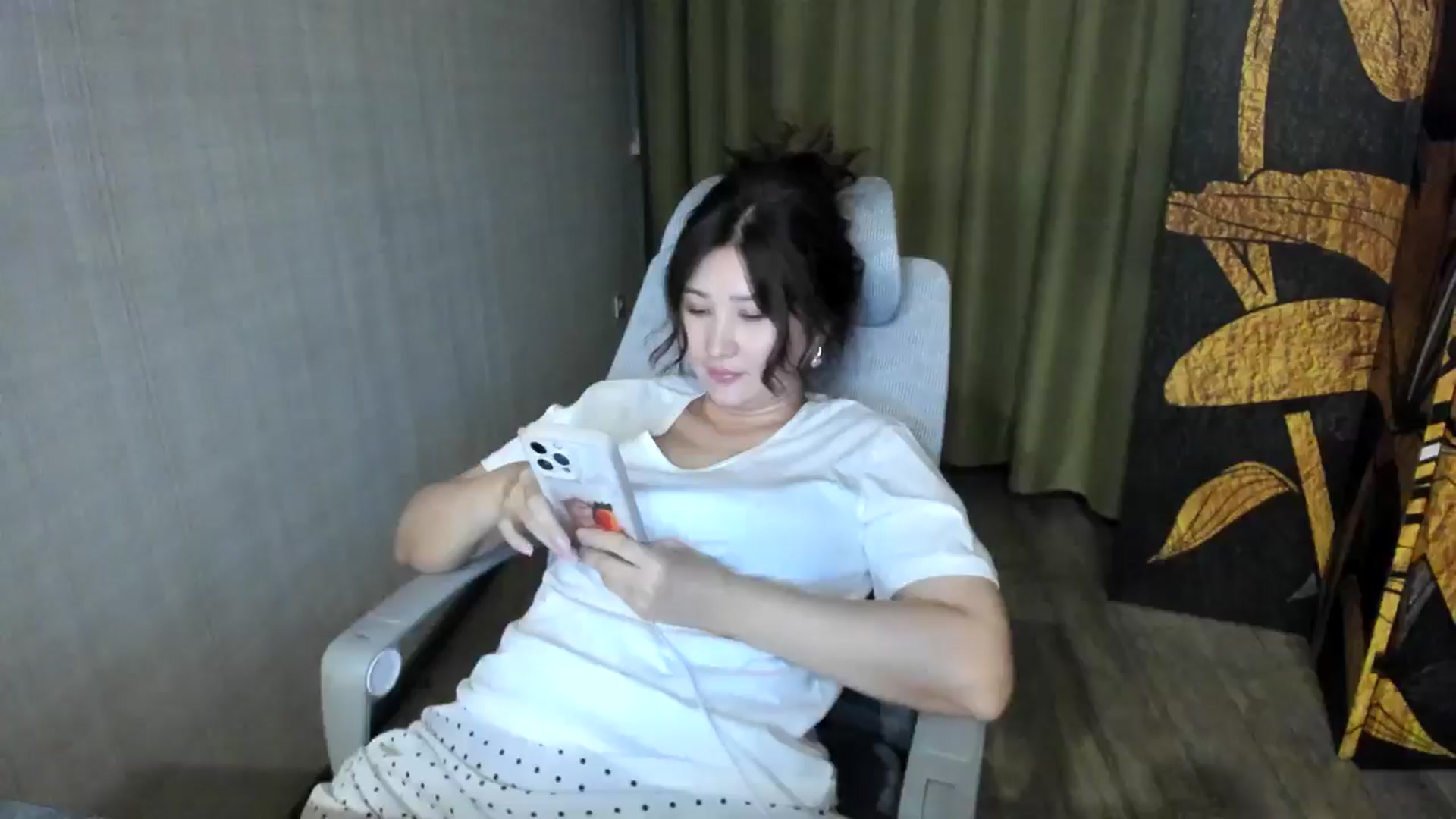 Gallery image thumbnail from Elfleurit's myfreecams stream on, 07/17/2024, 19:24 image 1 of 20