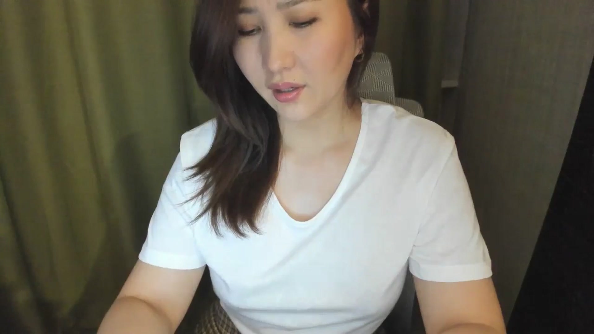 Gallery image thumbnail from Elfleurit's myfreecams stream on, 07/19/2024, 17:10 image 3 of 20