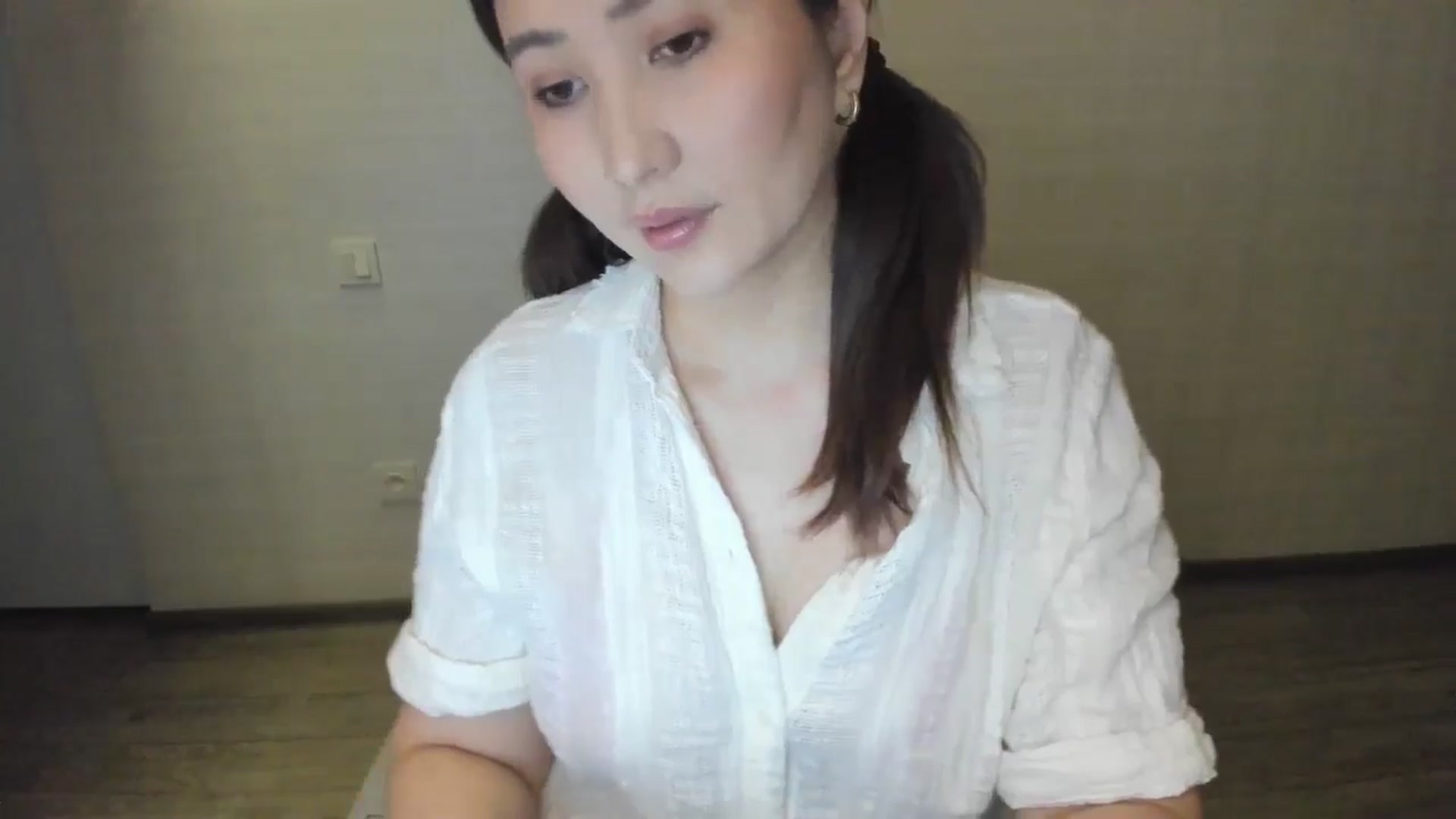 Gallery image thumbnail from Elfleurit's myfreecams stream on, 07/22/2024, 16:19 image 16 of 20