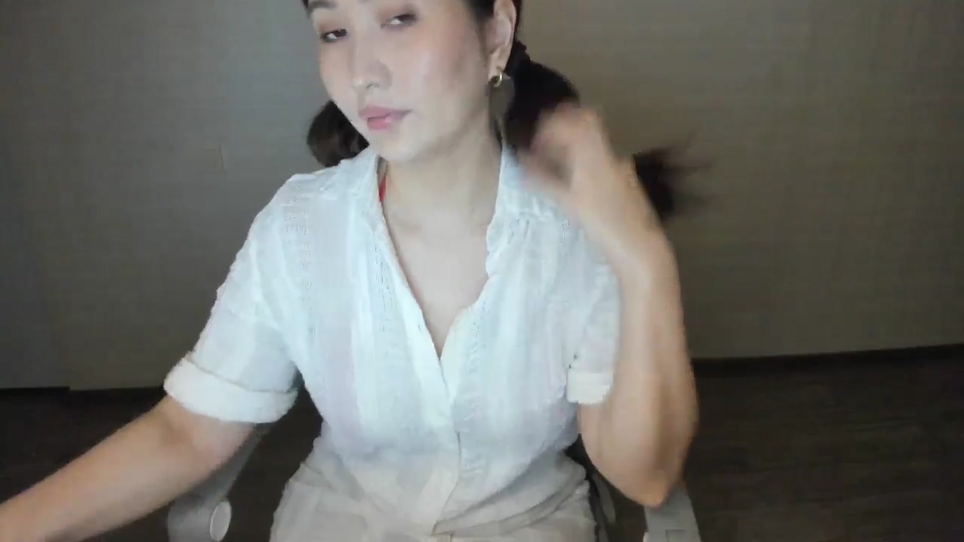 Gallery image thumbnail from Elfleurit's myfreecams stream on, 07/22/2024, 16:19 image 6 of 20