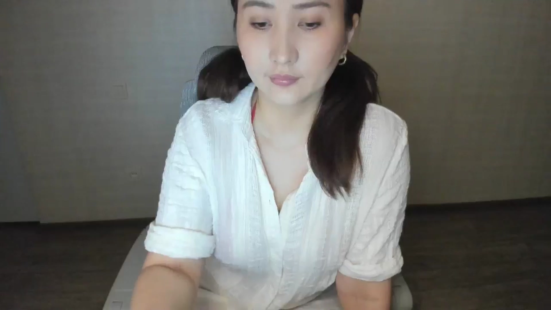 Gallery image thumbnail from Elfleurit's myfreecams stream on, 07/22/2024, 16:19 image 8 of 20