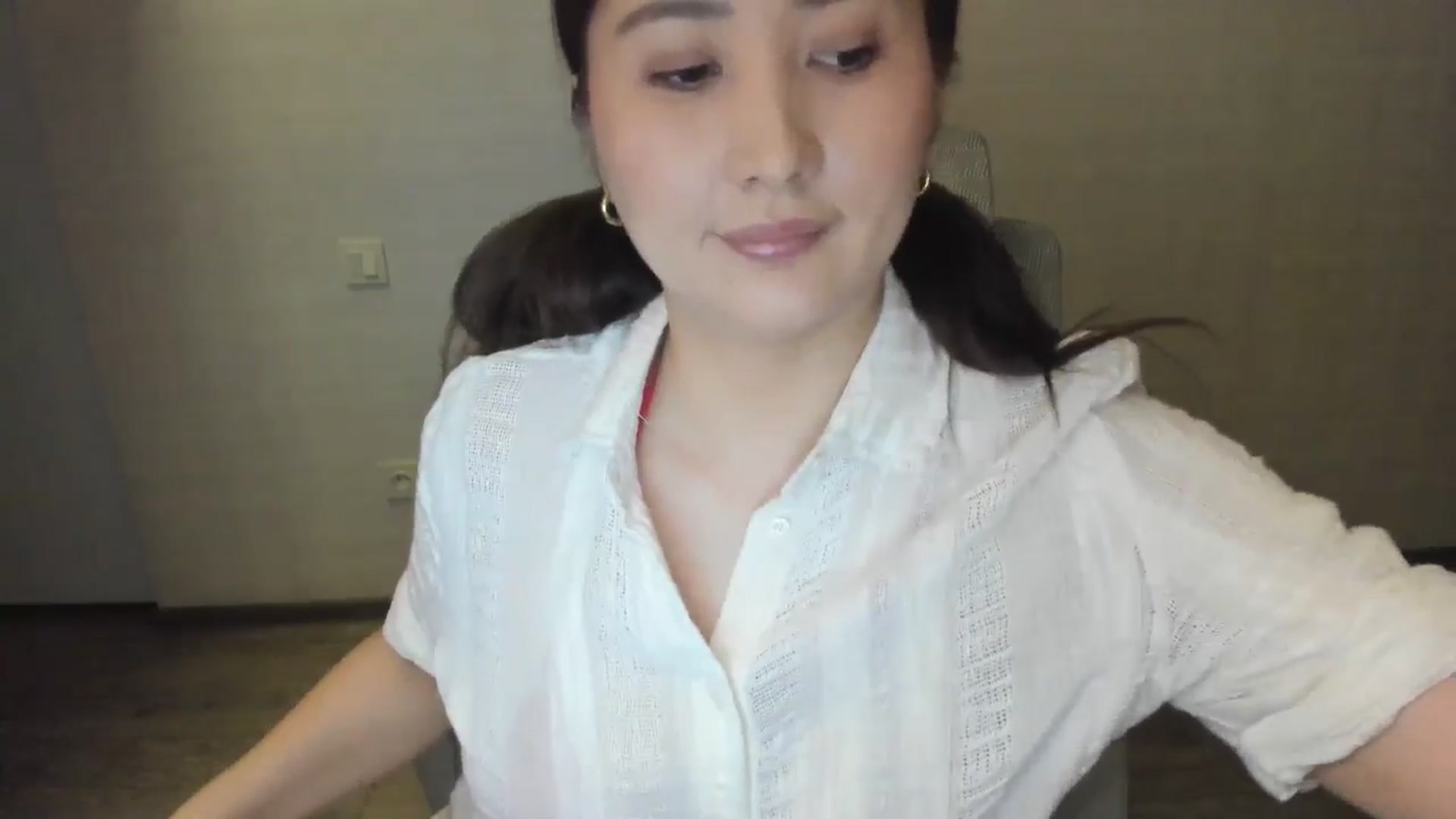 Gallery image thumbnail from Elfleurit's myfreecams stream on, 07/22/2024, 17:13 image 13 of 20