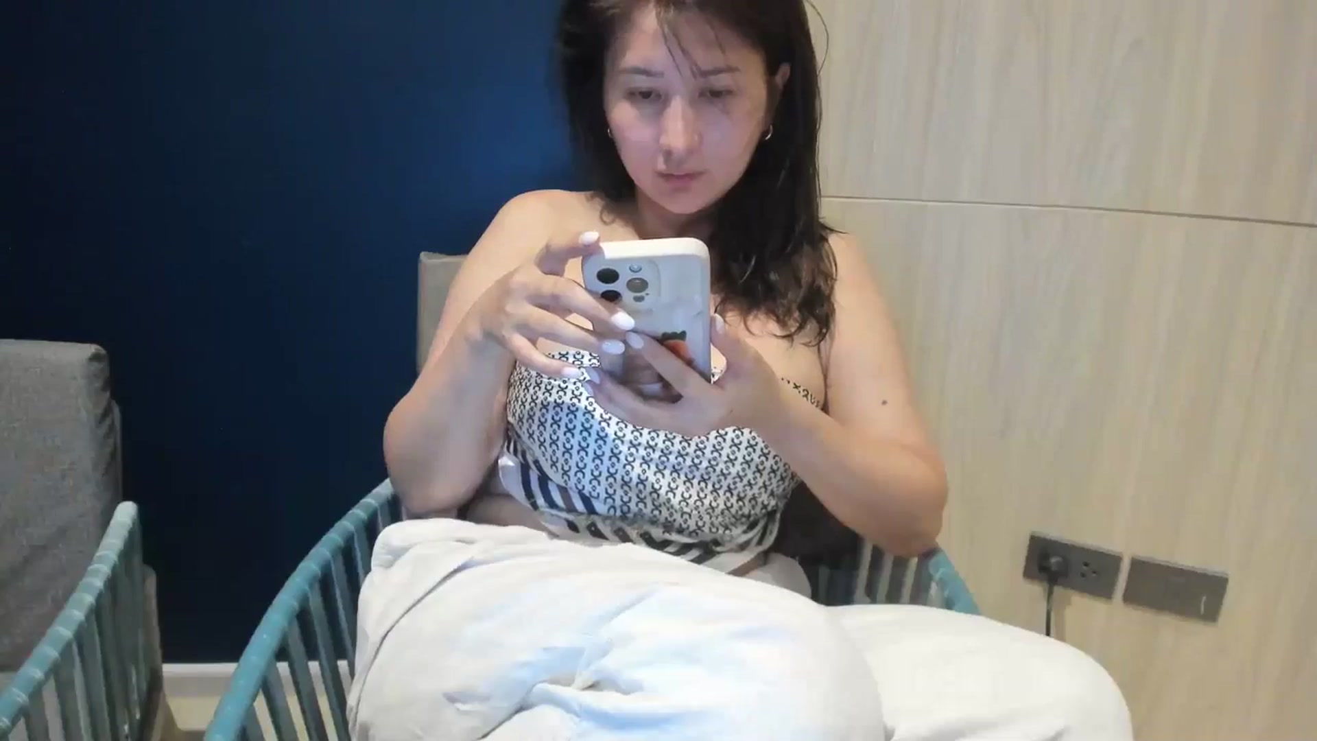 Gallery image thumbnail from Elfleurit's myfreecams stream on, 08/03/2024, 13:19 image 12 of 20