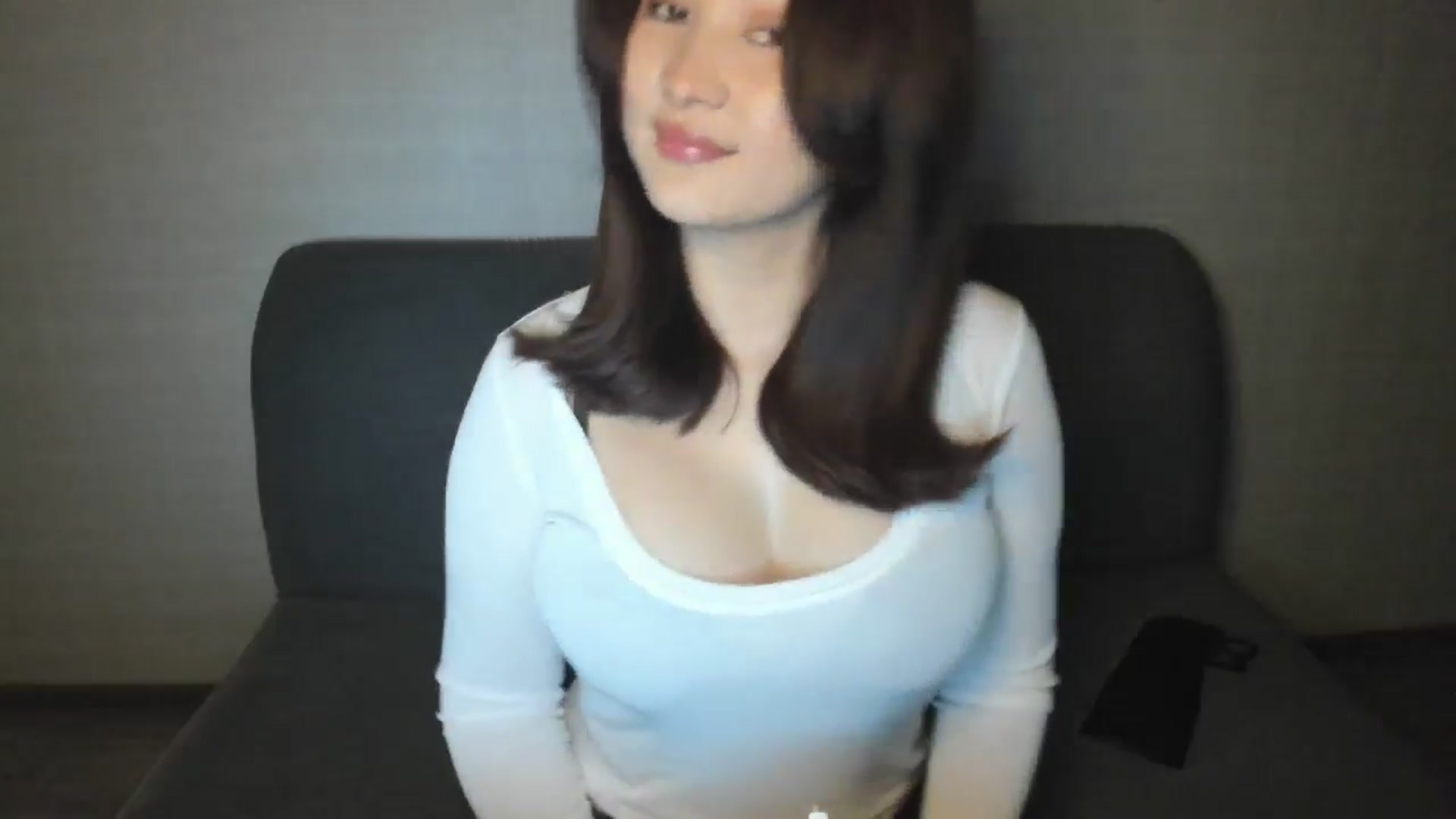 Gallery image thumbnail from Elfleurit's myfreecams stream on, 10/27/2024, 18:39 image 6 of 20