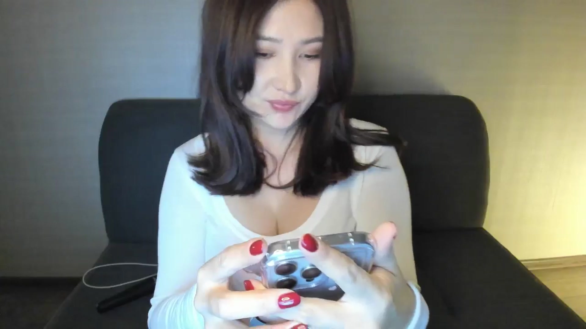 Gallery image thumbnail from Elfleurit's myfreecams stream on, 10/27/2024, 20:49 image 11 of 20