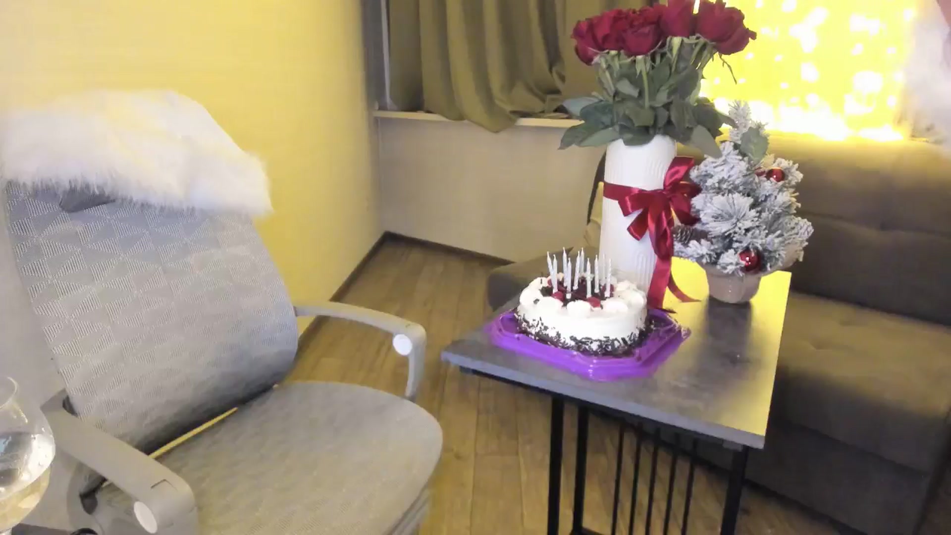 Gallery image thumbnail from Elfleurit's myfreecams stream on, 12/12/2024, 18:28 image 19 of 20