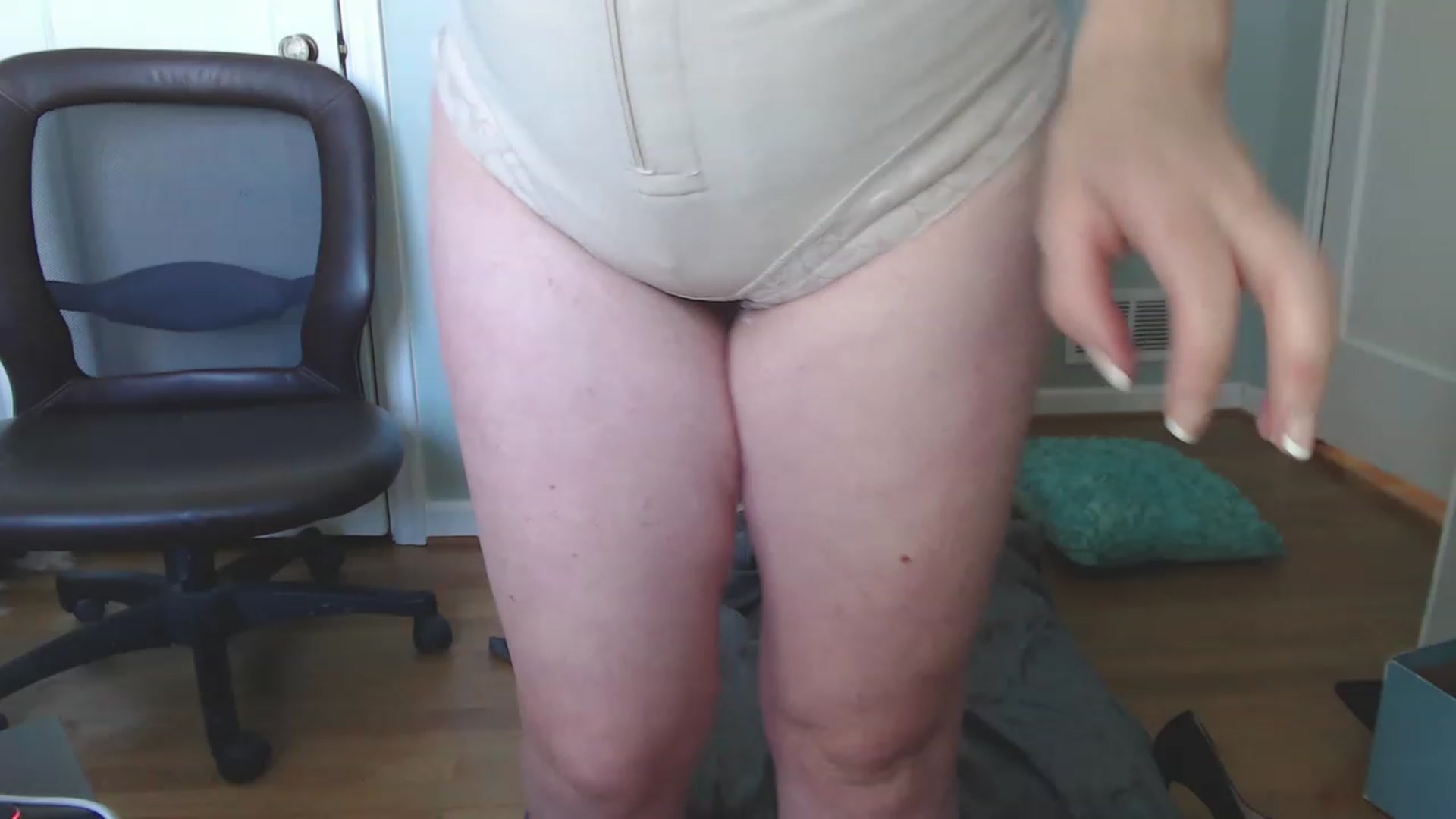 Gallery image thumbnail from EliMarie's myfreecams stream on, 06/05/2023, 24:21 image 9 of 20