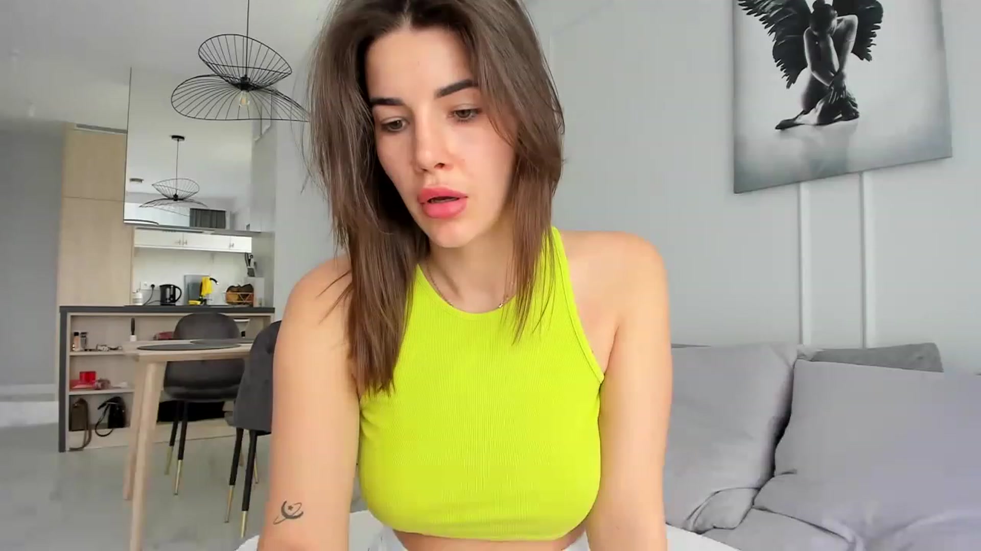 Gallery image thumbnail from EliinaGreen's myfreecams stream on, 05/17/2023, 10:09 image 4 of 20