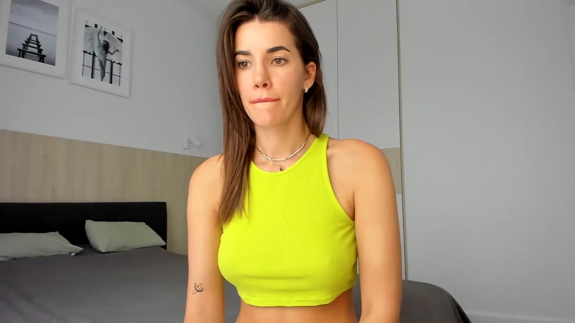 Gallery image thumbnail from EliinaGreen's myfreecams stream on, 09/26/2023, 07:32 image 12 of 20