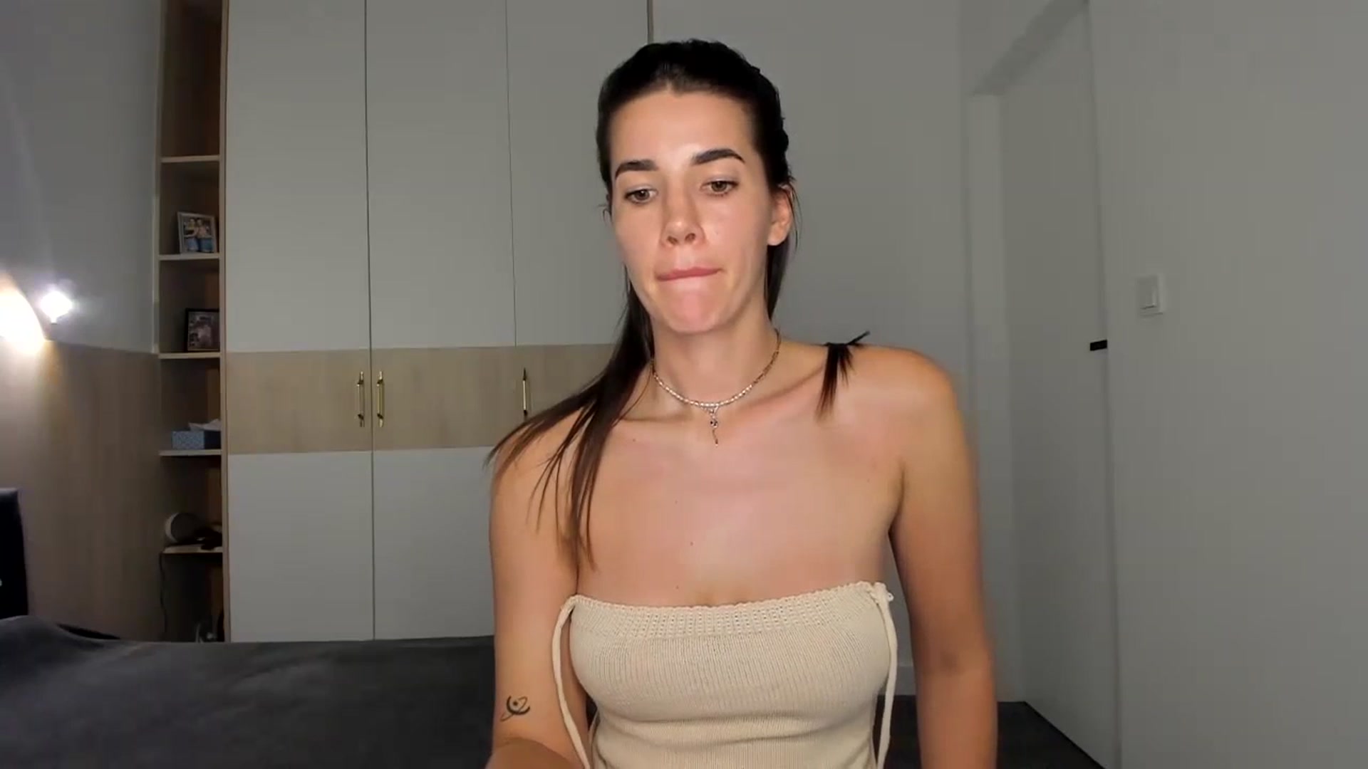 Gallery image thumbnail from EliinaGreen's myfreecams stream on, 10/04/2023, 16:58 image 13 of 20