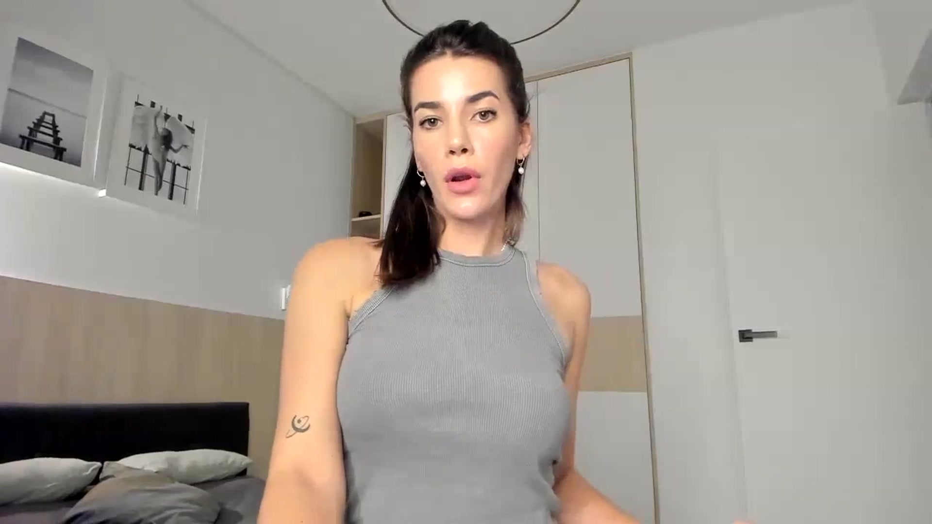 Gallery image thumbnail from EliinaGreen's myfreecams stream on, 11/20/2023, 16:11 image 17 of 20