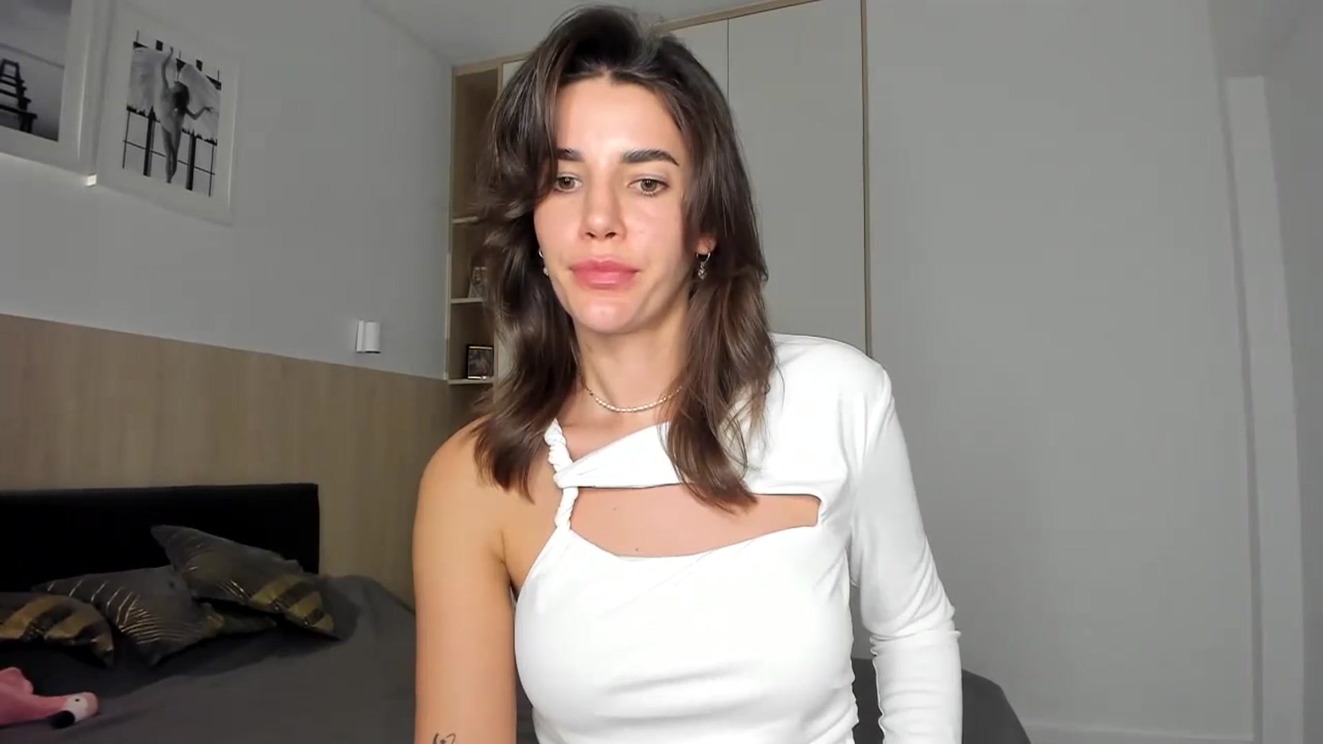 Gallery image thumbnail from EliinaGreen's myfreecams stream on, 12/04/2023, 17:12 image 5 of 20