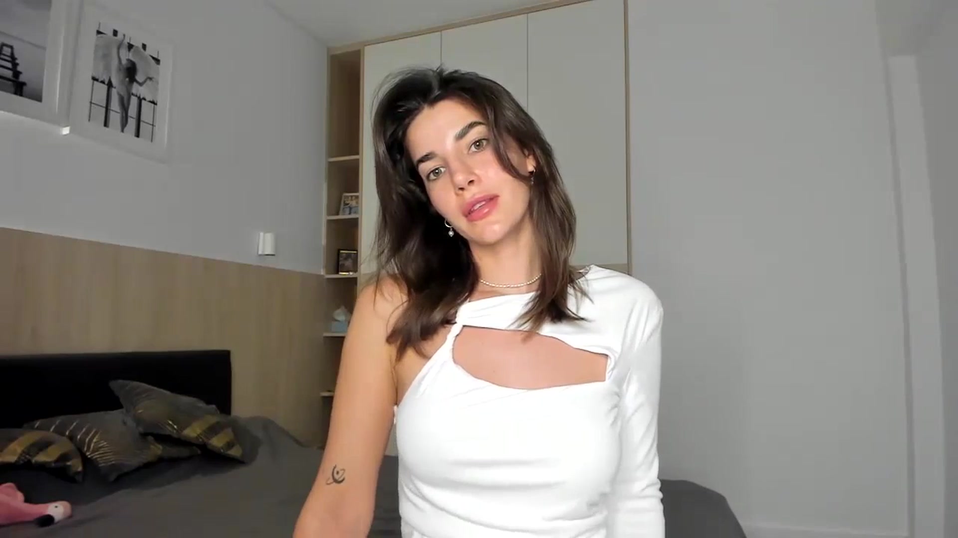 Gallery image thumbnail from EliinaGreen's myfreecams stream on, 12/04/2023, 17:12 image 2 of 20