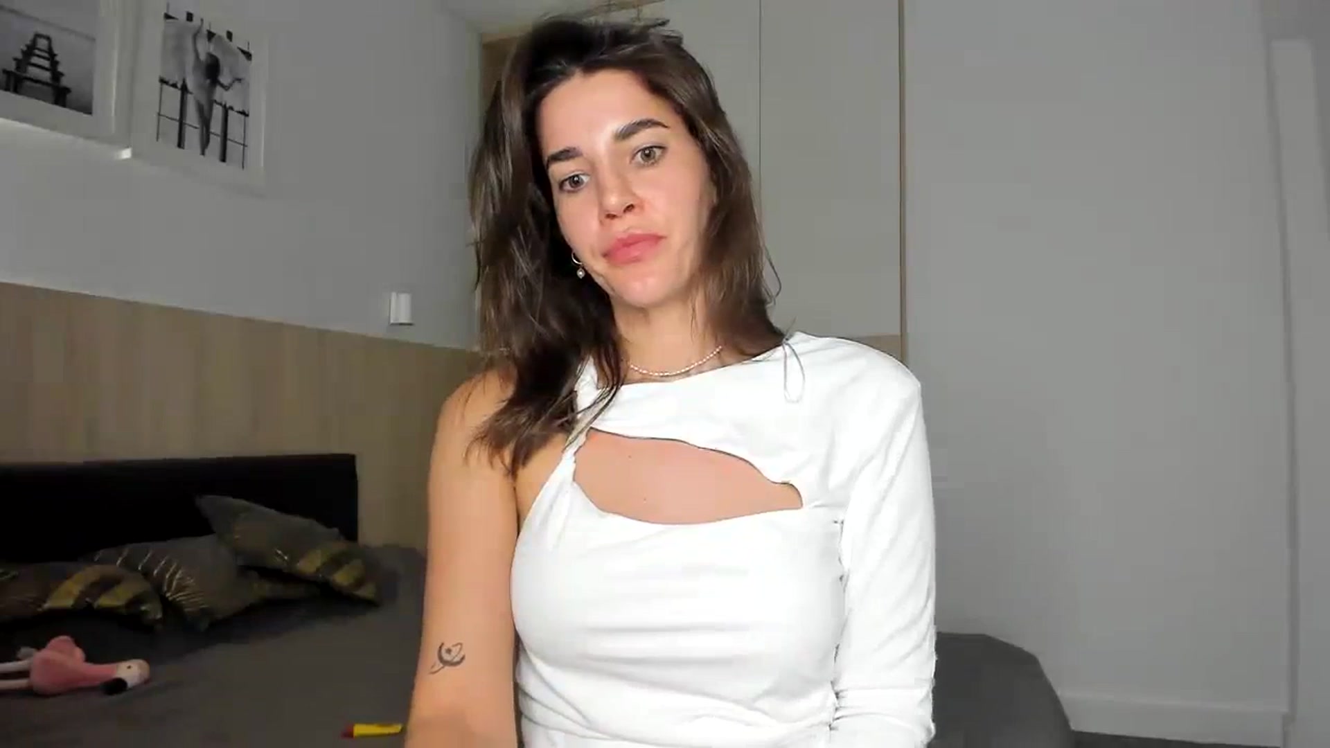 Gallery image thumbnail from EliinaGreen's myfreecams stream on, 12/04/2023, 17:12 image 11 of 20