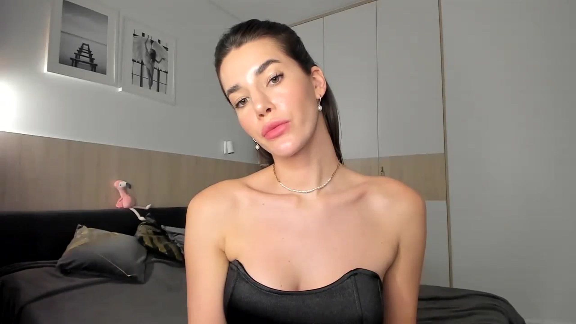 Gallery image thumbnail from EliinaGreen's myfreecams stream on, 12/11/2023, 17:21 image 20 of 20
