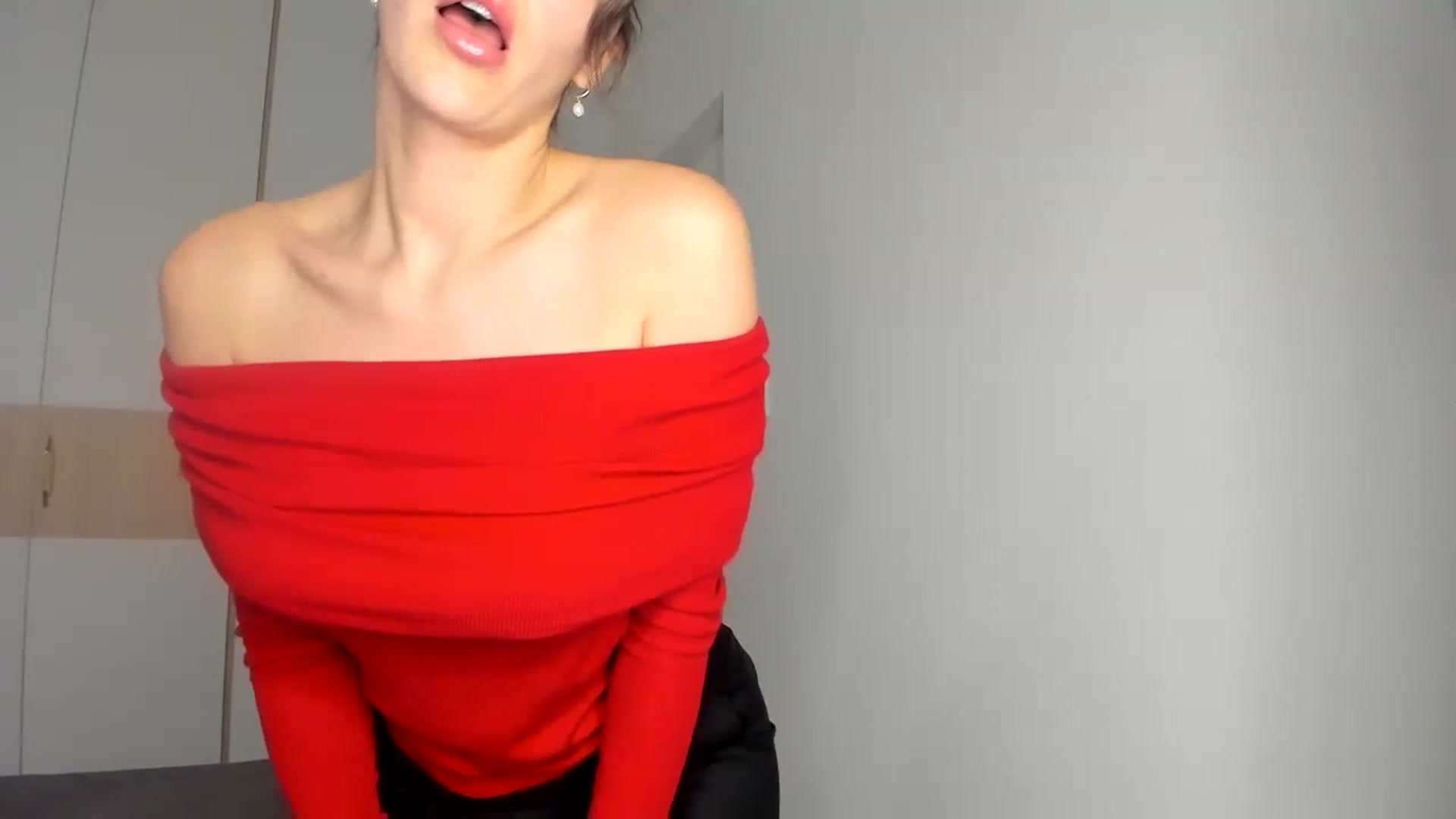 Gallery image thumbnail from EliinaGreen's myfreecams stream on, 12/19/2023, 21:22 image 2 of 20