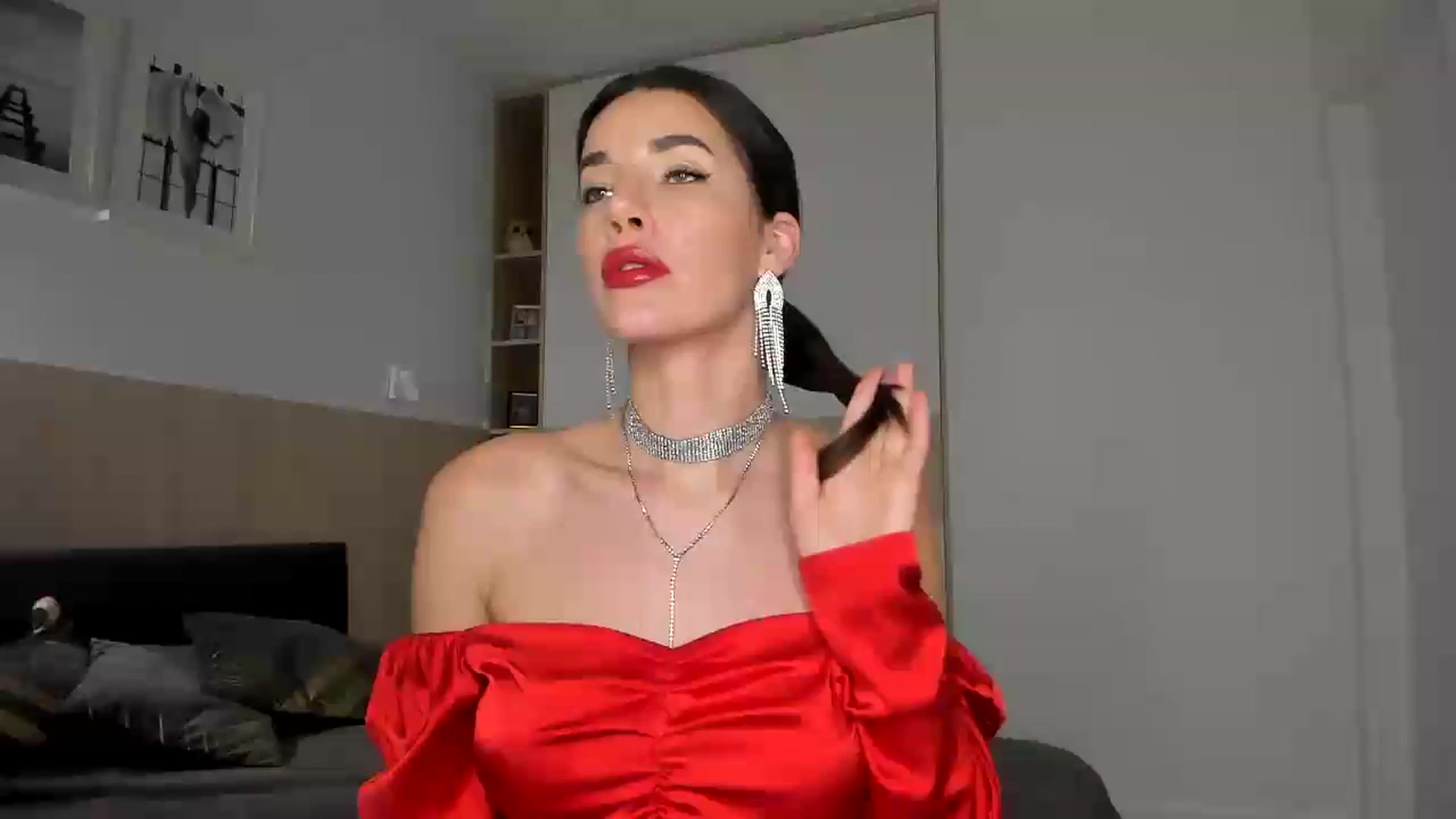 Gallery image thumbnail from EliinaGreen's myfreecams stream on, 12/23/2023, 20:01 image 1 of 20