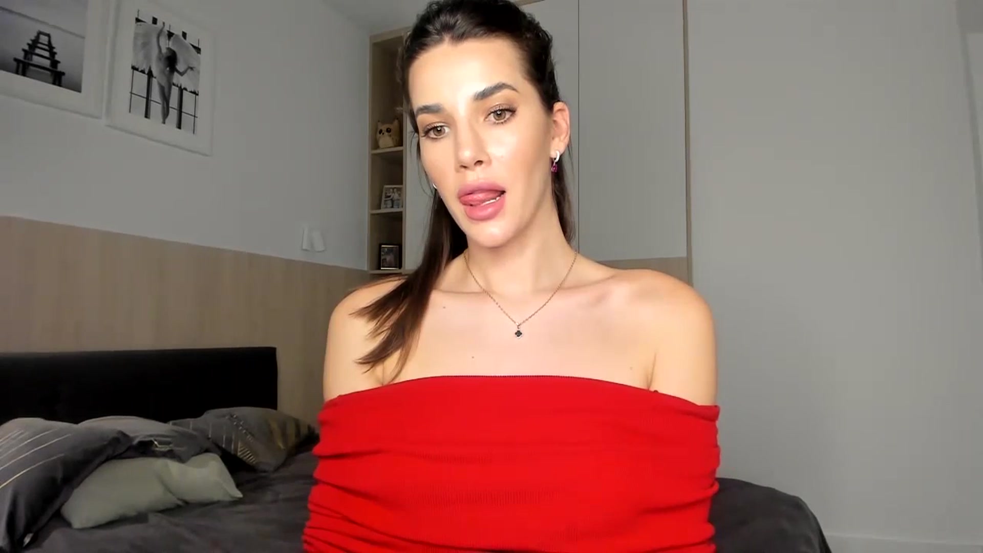 Gallery image thumbnail from EliinaGreen's myfreecams stream on, 01/09/2024, 21:38 image 13 of 20