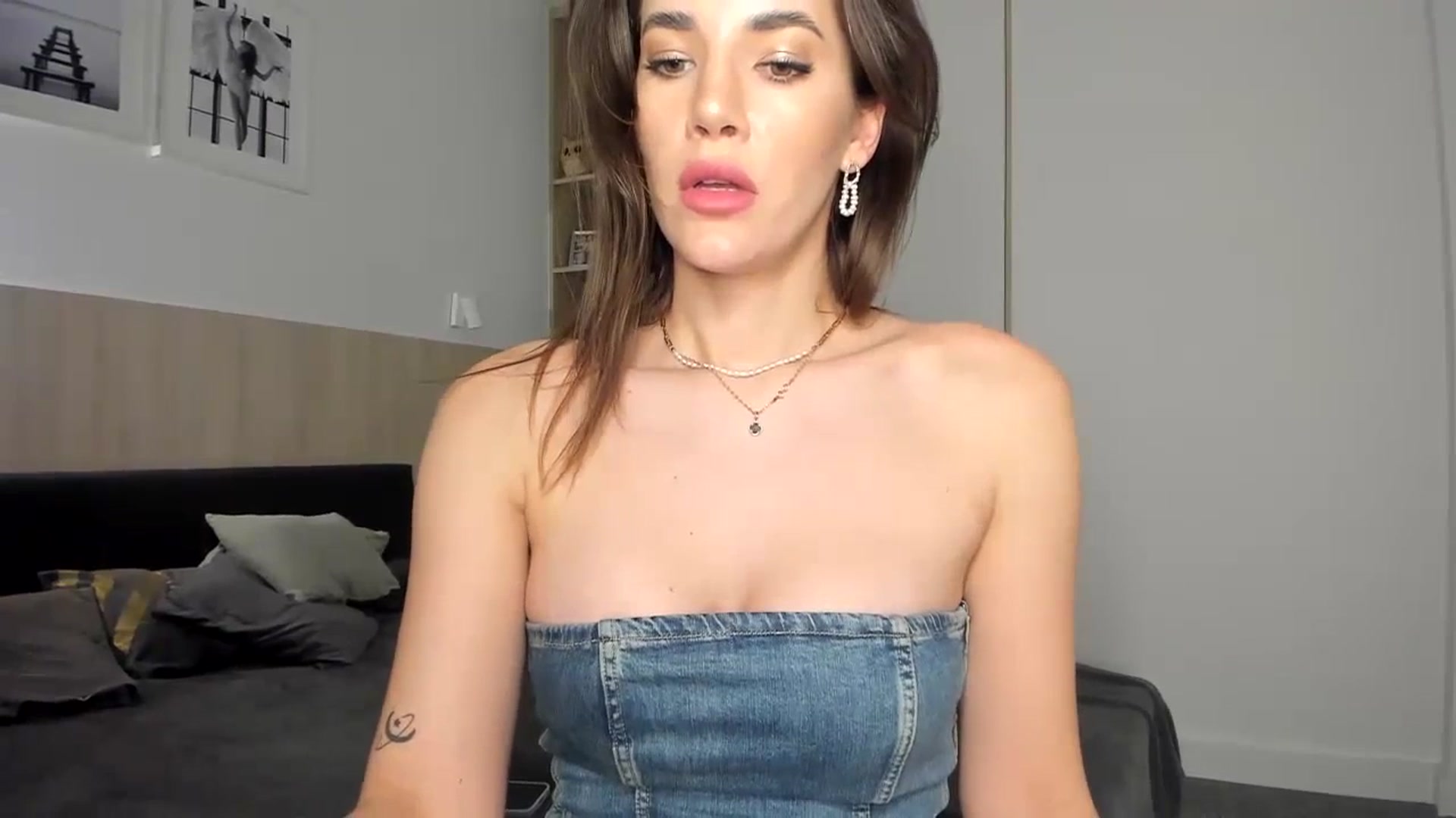 Gallery image thumbnail from EliinaGreen's myfreecams stream on, 01/25/2024, 16:27 image 14 of 20