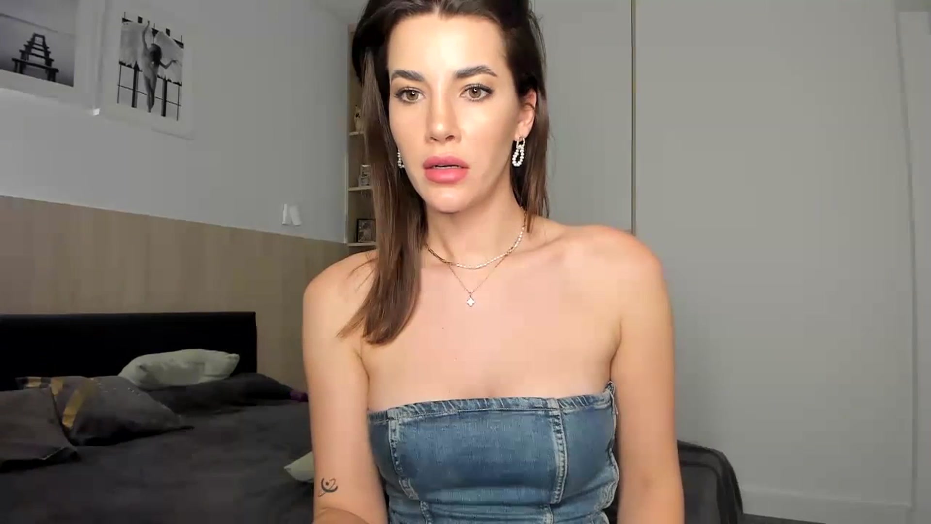Gallery image thumbnail from EliinaGreen's myfreecams stream on, 01/25/2024, 17:28 image 14 of 20