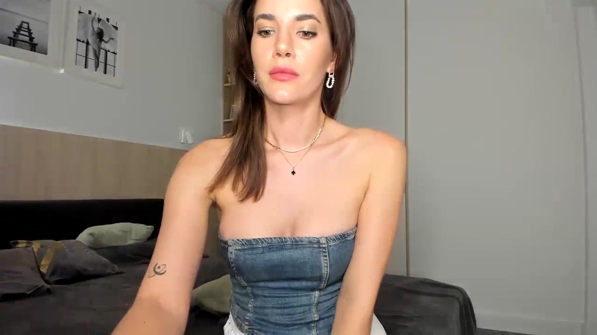 Gallery image thumbnail from EliinaGreen's myfreecams stream on, 01/25/2024, 17:28 image 15 of 20