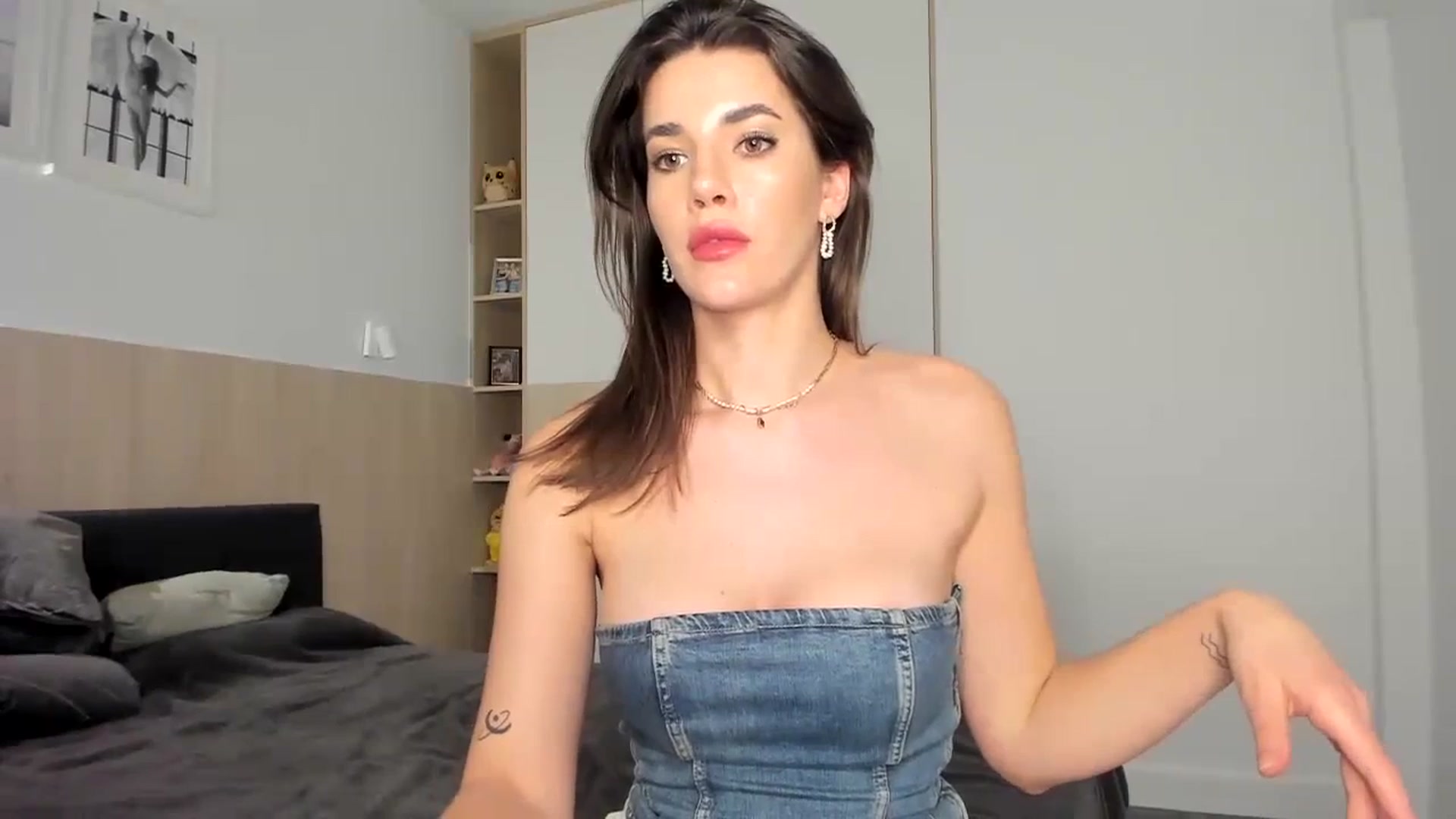 Gallery image thumbnail from EliinaGreen's myfreecams stream on, 01/25/2024, 21:12 image 15 of 20