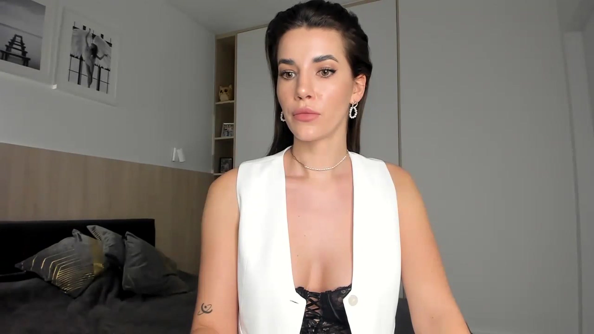 Gallery image thumbnail from EliinaGreen's myfreecams stream on, 01/29/2024, 18:06 image 15 of 20