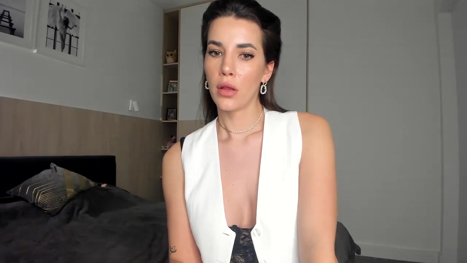 Gallery image thumbnail from EliinaGreen's myfreecams stream on, 01/29/2024, 19:16 image 2 of 20