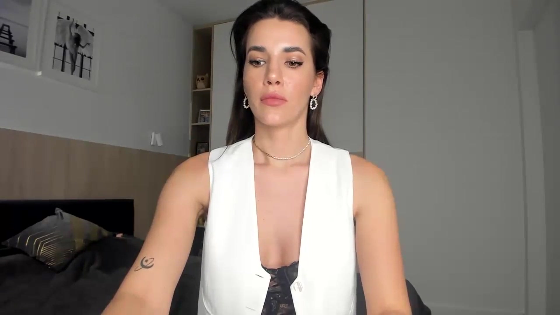 Gallery image thumbnail from EliinaGreen's myfreecams stream on, 01/29/2024, 19:16 image 13 of 20