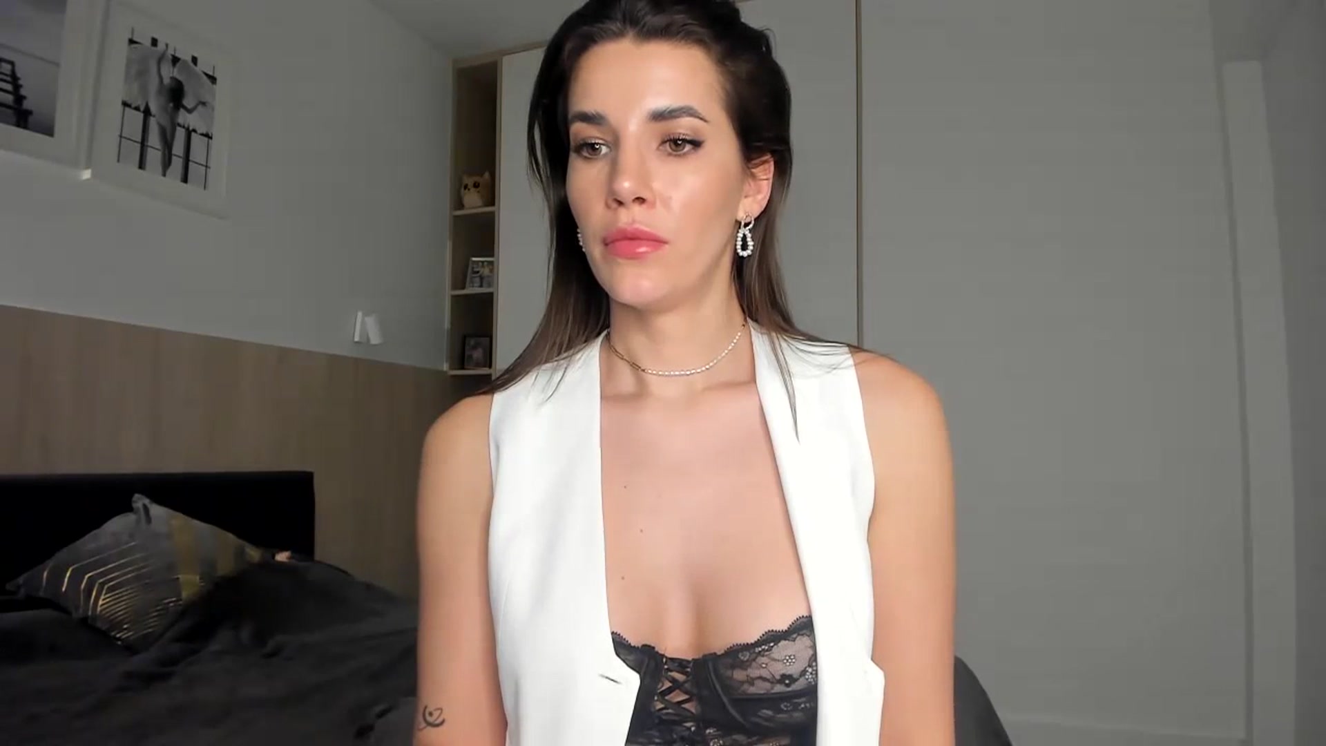 Gallery image thumbnail from EliinaGreen's myfreecams stream on, 01/29/2024, 23:06 image 18 of 20