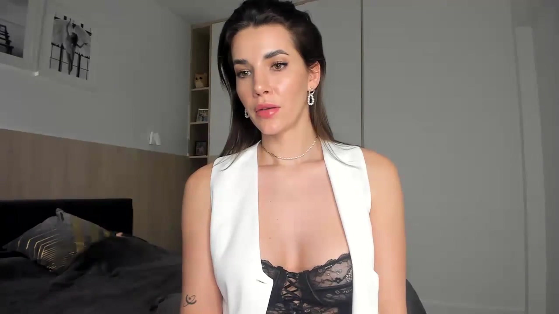 Gallery image thumbnail from EliinaGreen's myfreecams stream on, 01/29/2024, 23:06 image 16 of 20