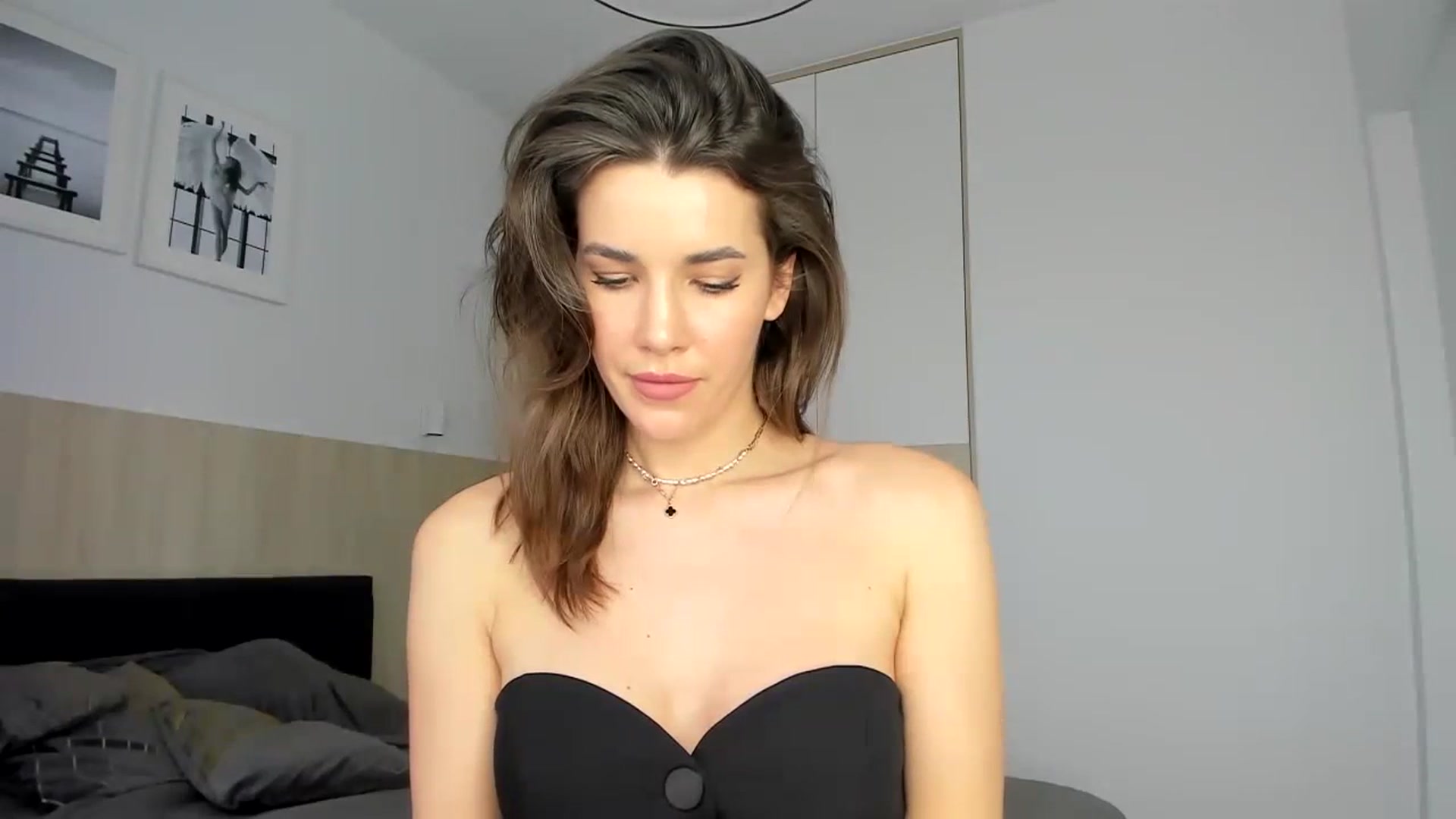 Gallery image thumbnail from EliinaGreen's myfreecams stream on, 02/08/2024, 14:08 image 16 of 20