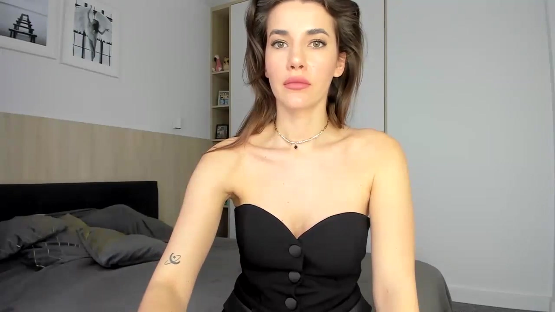 Gallery image thumbnail from EliinaGreen's myfreecams stream on, 02/08/2024, 14:08 image 7 of 20