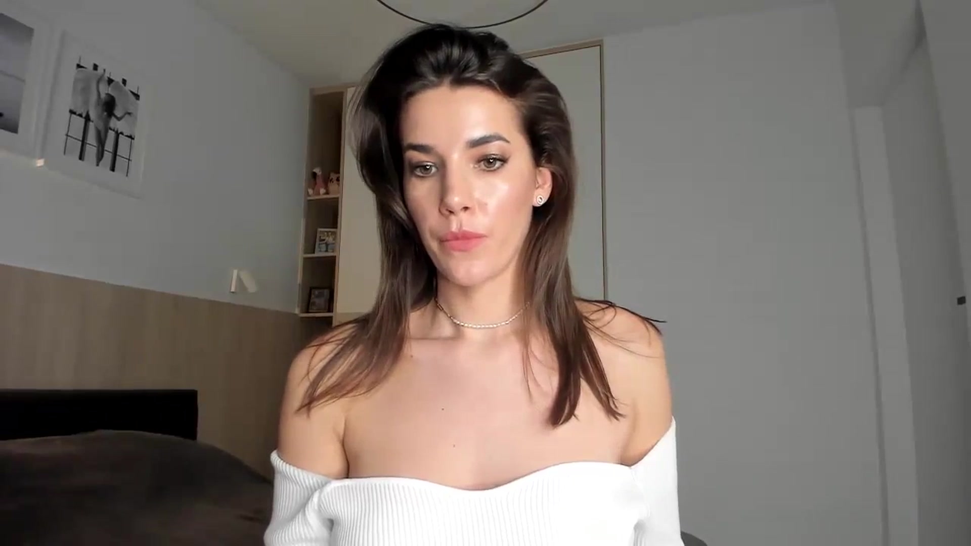 Gallery image thumbnail from EliinaGreen's myfreecams stream on, 02/17/2024, 15:38 image 19 of 20