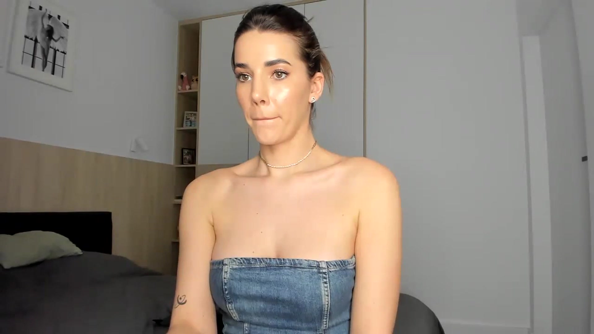 Gallery image thumbnail from EliinaGreen's myfreecams stream on, 02/24/2024, 16:10 image 16 of 20