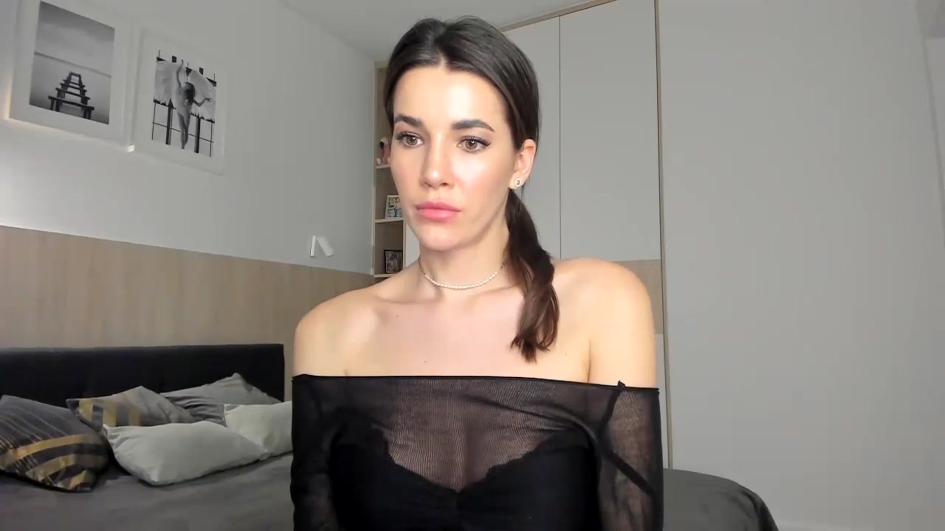 Gallery image thumbnail from EliinaGreen's myfreecams stream on, 03/07/2024, 19:38 image 18 of 20