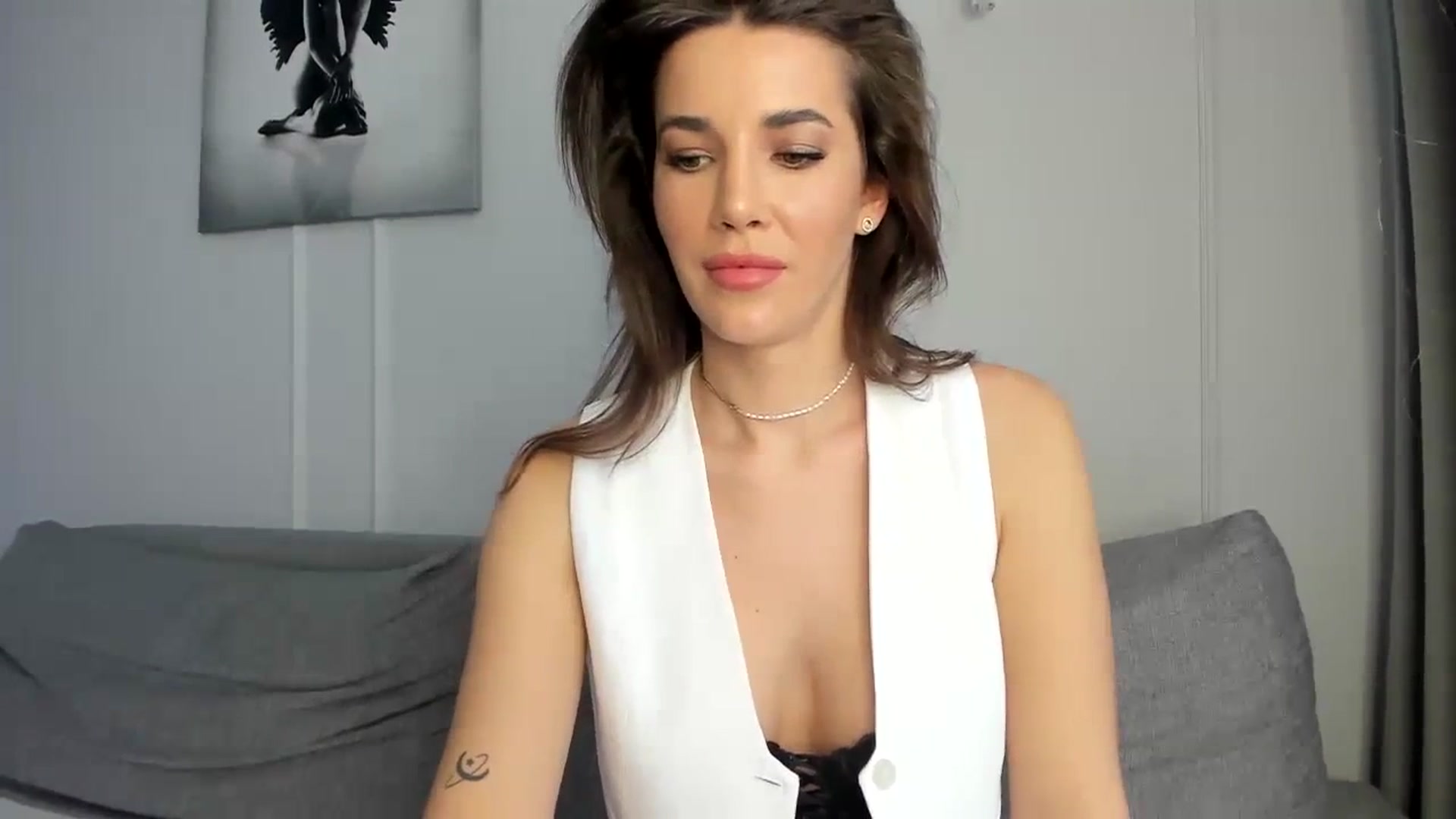Gallery image thumbnail from EliinaGreen's myfreecams stream on, 03/08/2024, 15:08 image 15 of 20