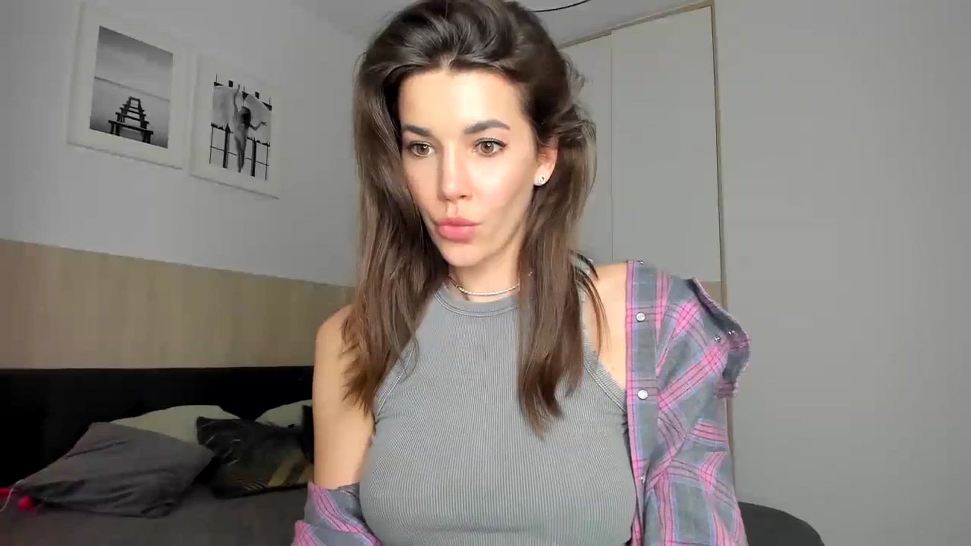 Gallery image thumbnail from EliinaGreen's myfreecams stream on, 03/21/2024, 21:54 image 5 of 20