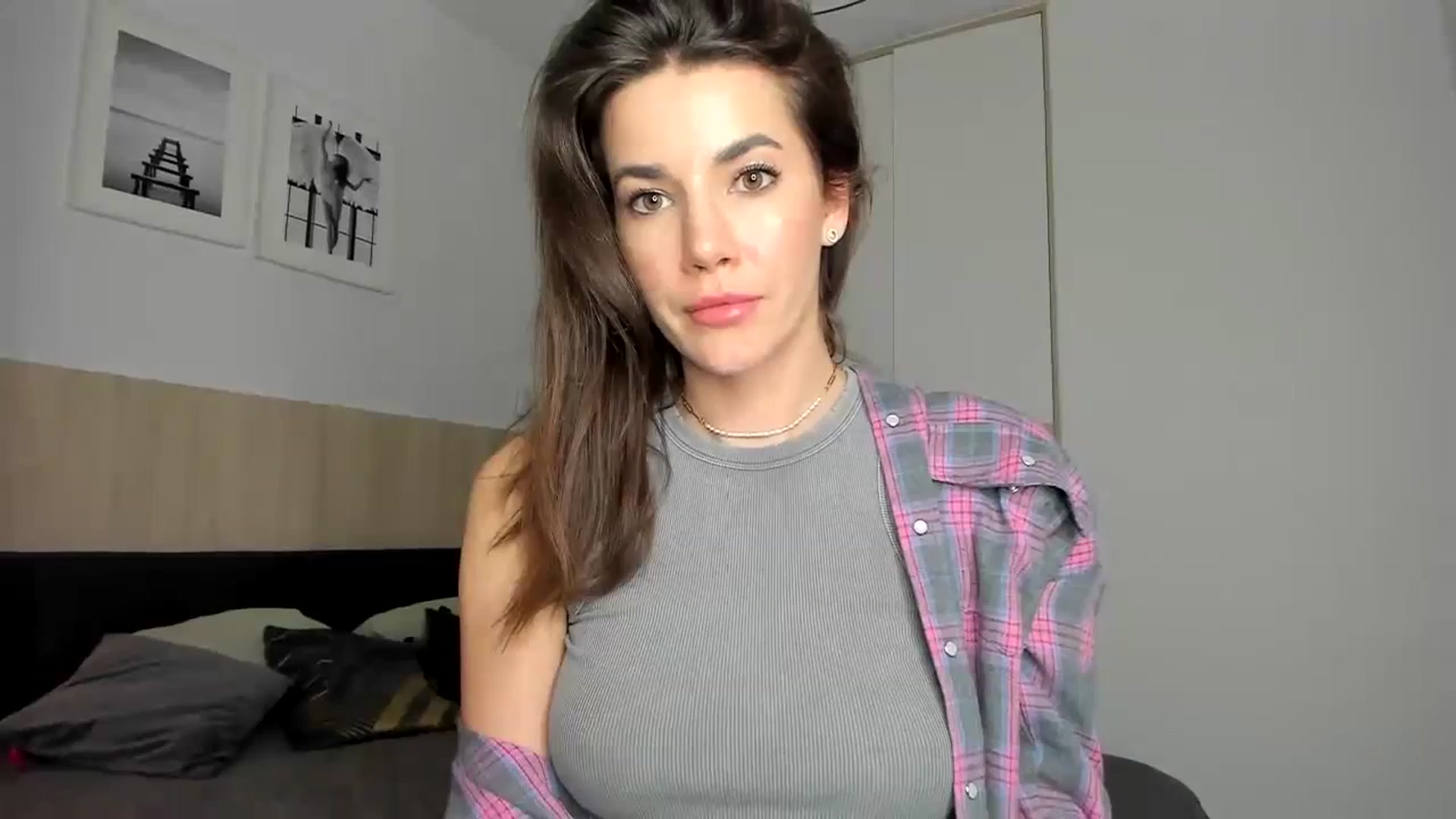 Gallery image thumbnail from EliinaGreen's myfreecams stream on, 03/21/2024, 21:54 image 2 of 20