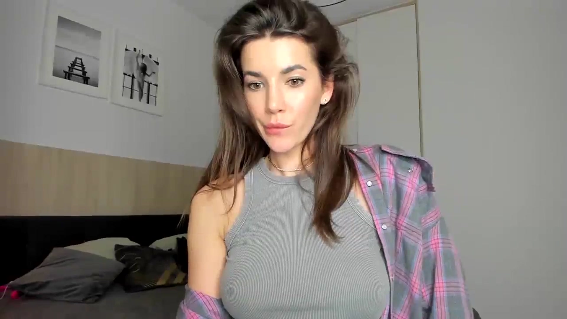 Gallery image thumbnail from EliinaGreen's myfreecams stream on, 03/21/2024, 21:54 image 4 of 20